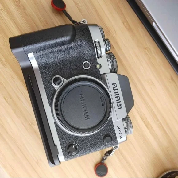 Fujifilm XT2 - Vertical Grip + 4 Batteries + Extra Grip